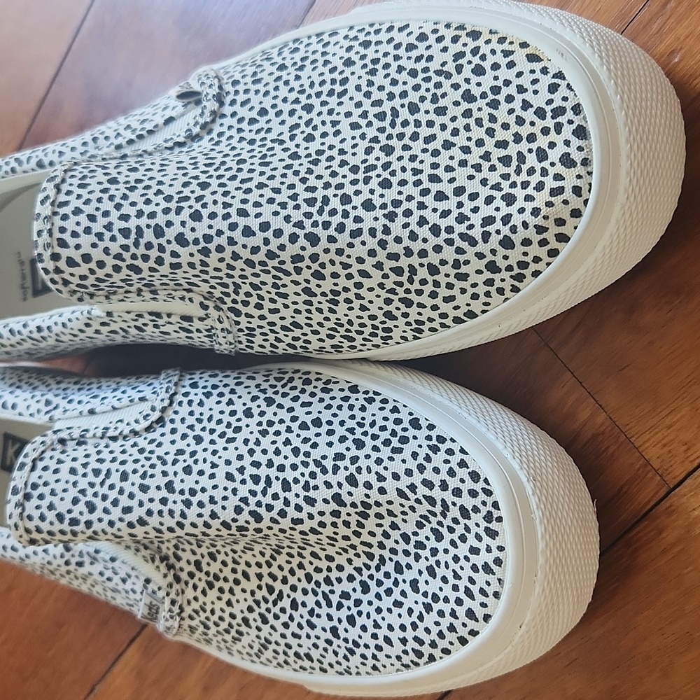 Keds Slip-On Sneakers in White with Black Print 9.5 - Picture 2 of 11
